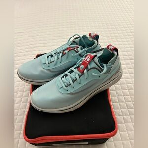 BA900 NEW BALA nursing tennis shoes. Case included.